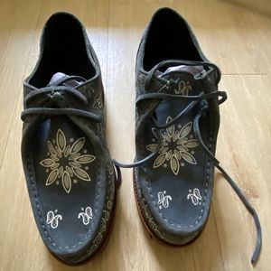 NEW URBAN OUTFITTERS BLUE PAISLEY GEOFF WALLABEE.